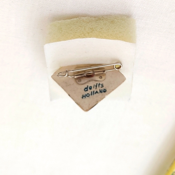 Delft Holland Porcelain Brooch - Picture 5 of 7